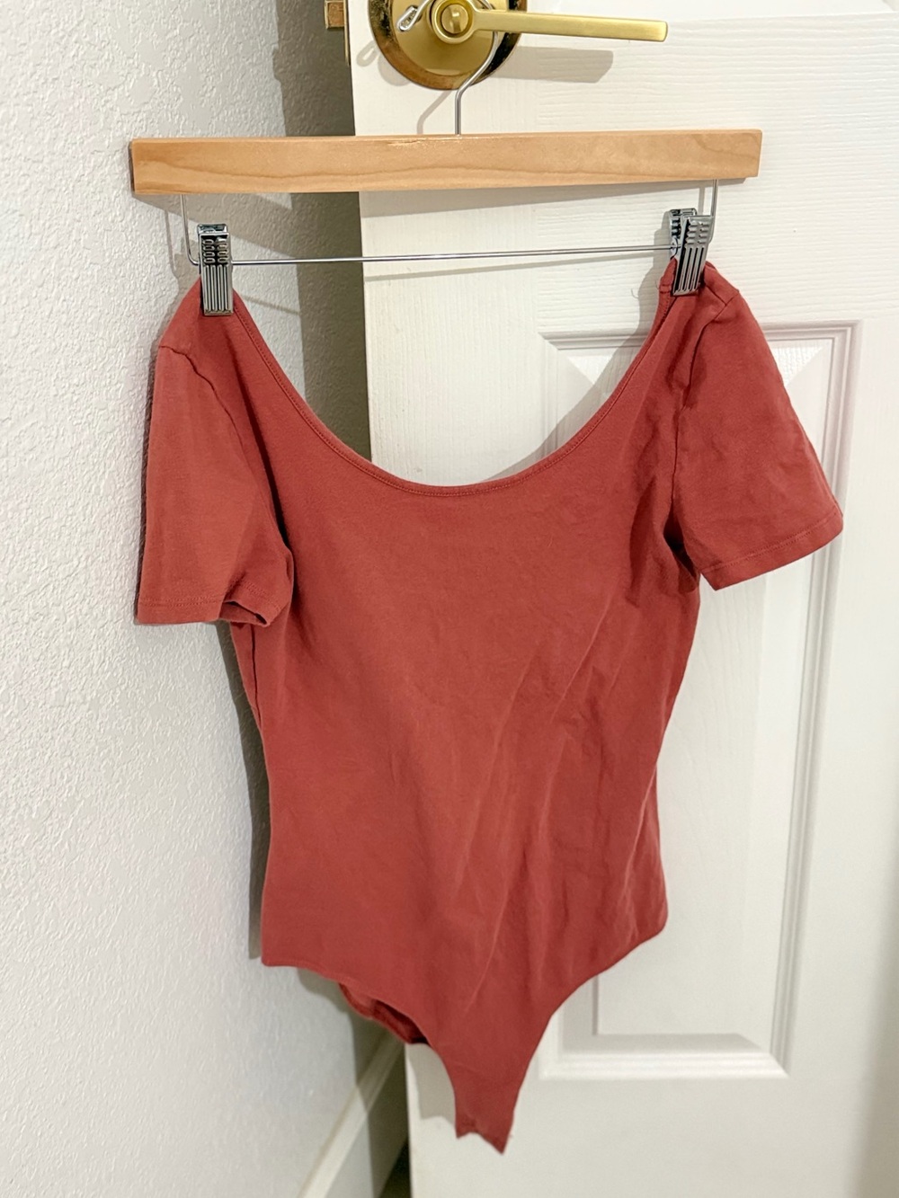 Women's Scoop Neck Short Sleeve Bodysuit - Dusty Rose